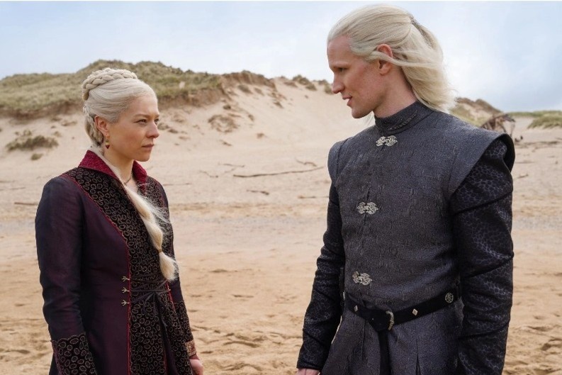 Cuoc noi chien trong ngoai truyen ‘Game of Thrones’ hinh anh
