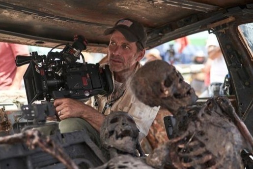 Zack Snyder cam dung ghe tren phim truong hinh anh