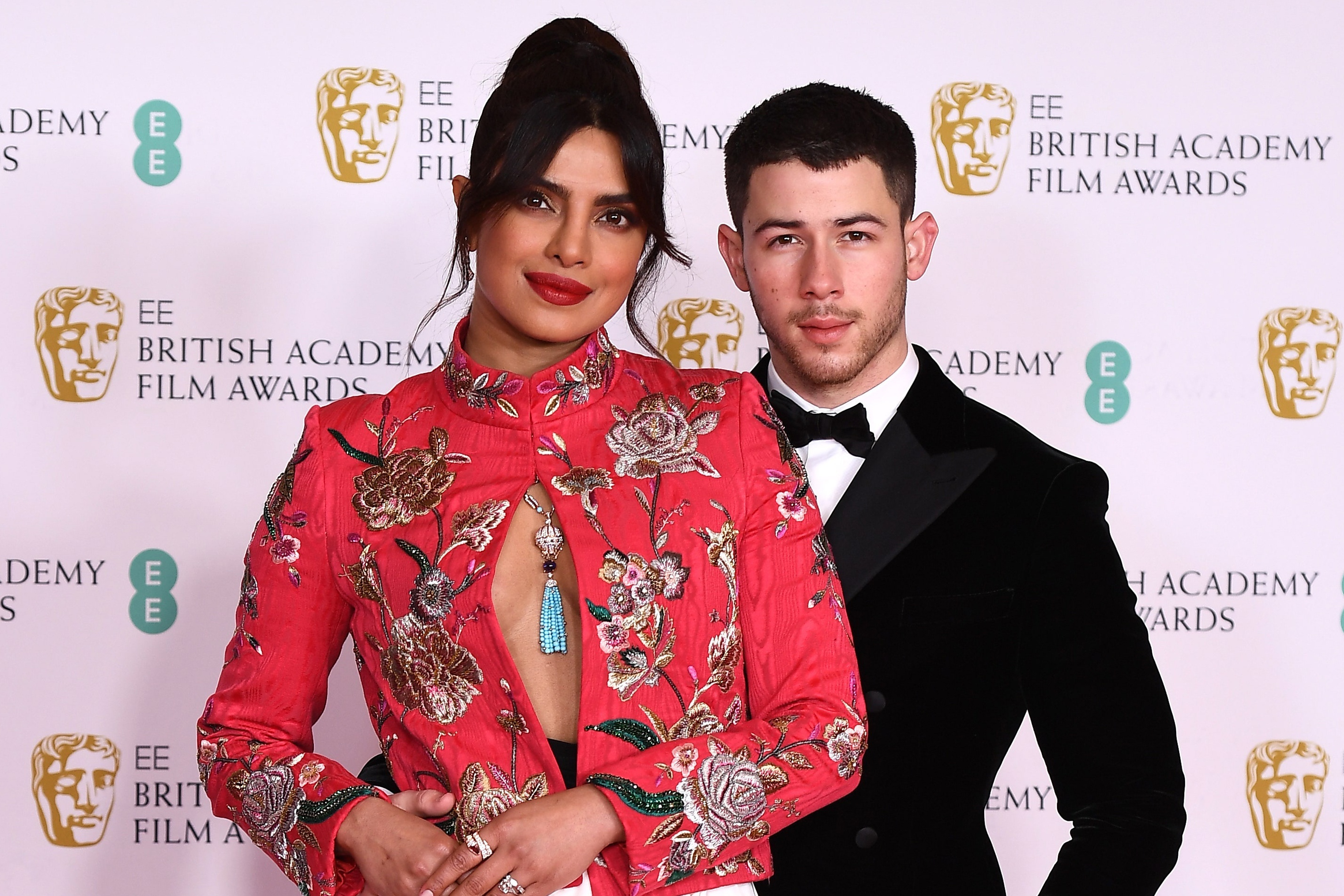 Nghe si cai nhau khi len nhan giai hinh anh