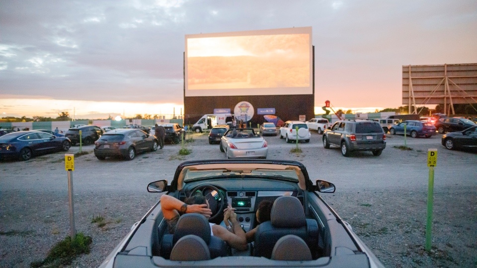 rap chieu phim drive-in anh 4