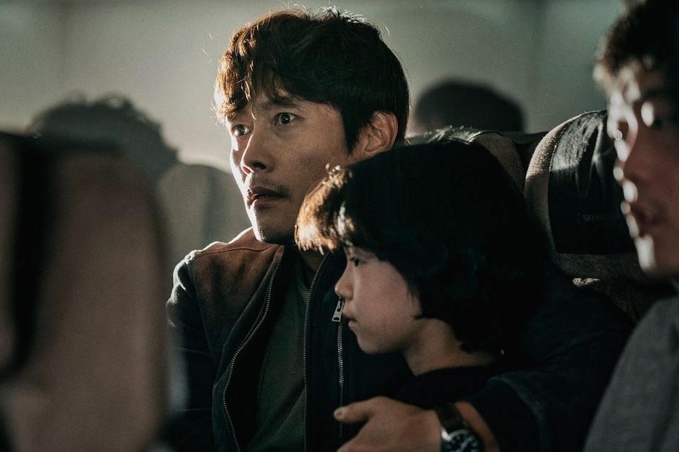 Phim cua Song Kang Ho va Lee Byung Hun ve tham hoa hang khong hinh anh