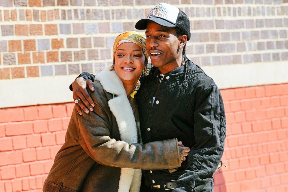 Rihanna hanh phuc ben tinh moi hinh anh