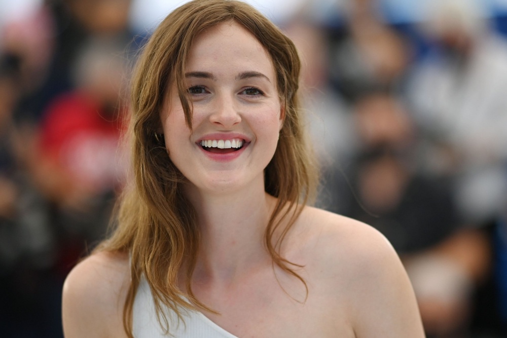 Vay ao phan cam va nhung van de nhuc nhoi o LHP Cannes 2021 hinh anh