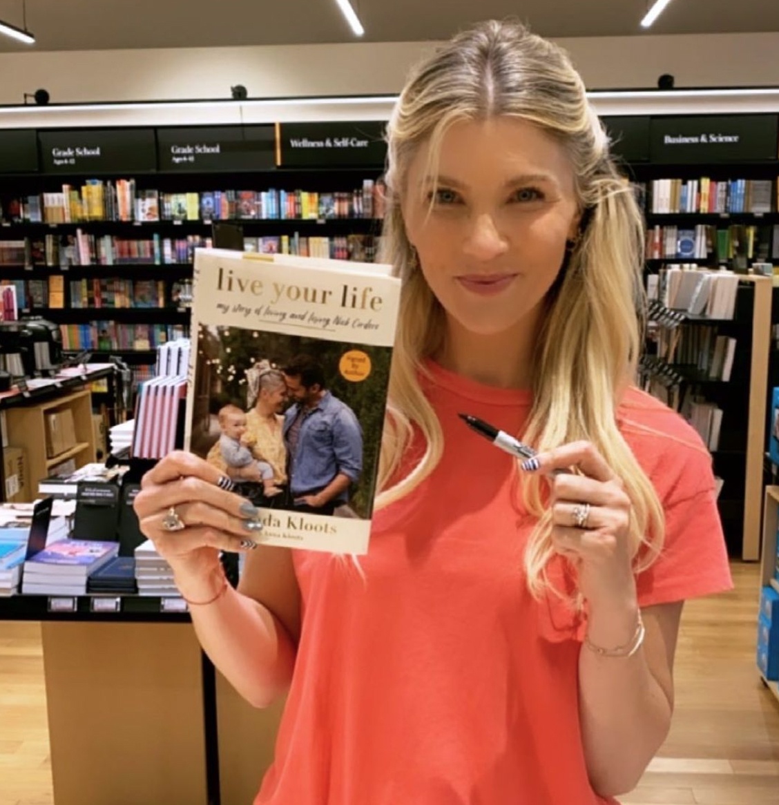 MC My mat chong vi Covid-19 anh 2