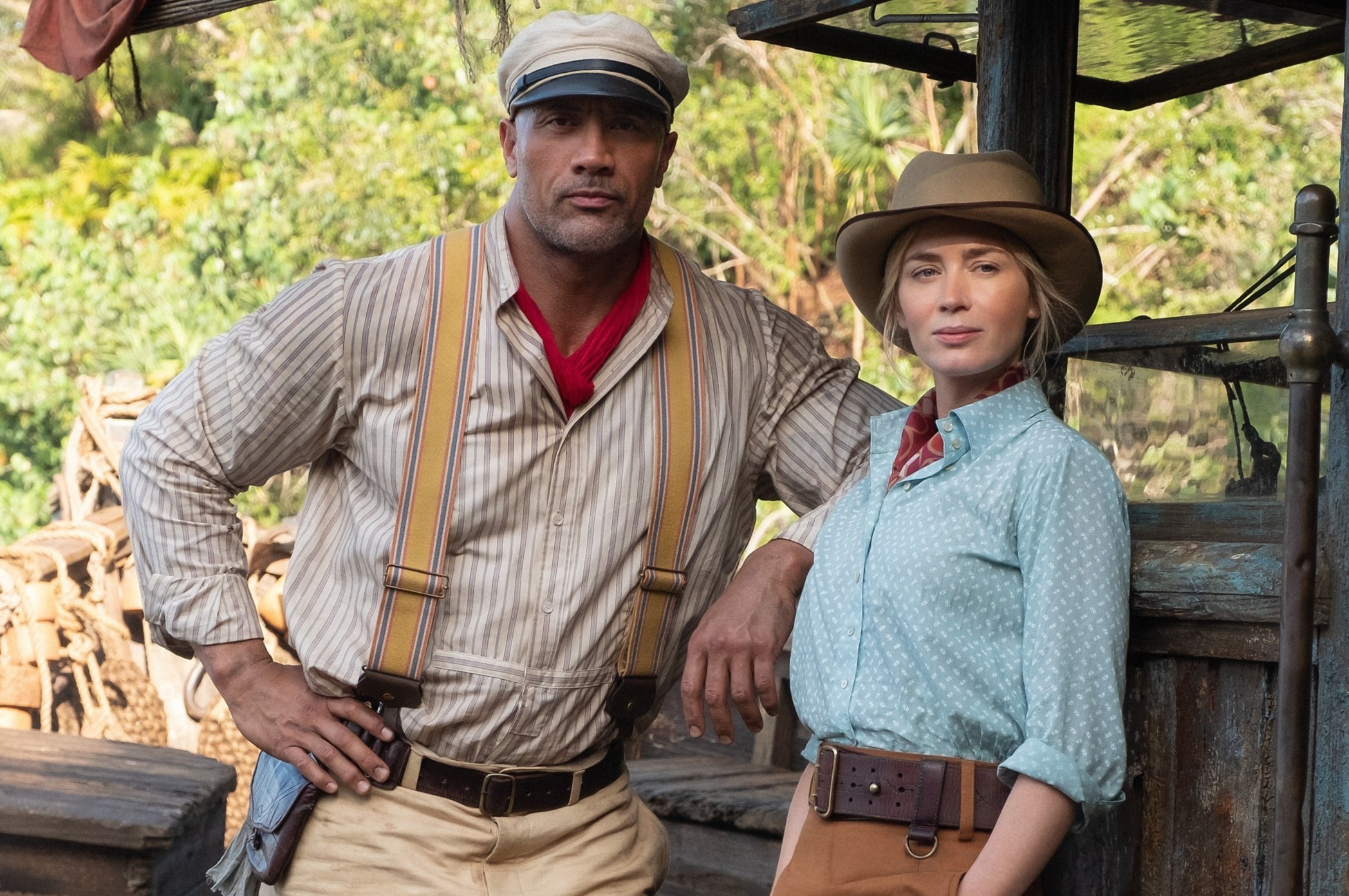 Phim phieu luu cua The Rock va Emily Blunt mo man khong an tuong hinh anh