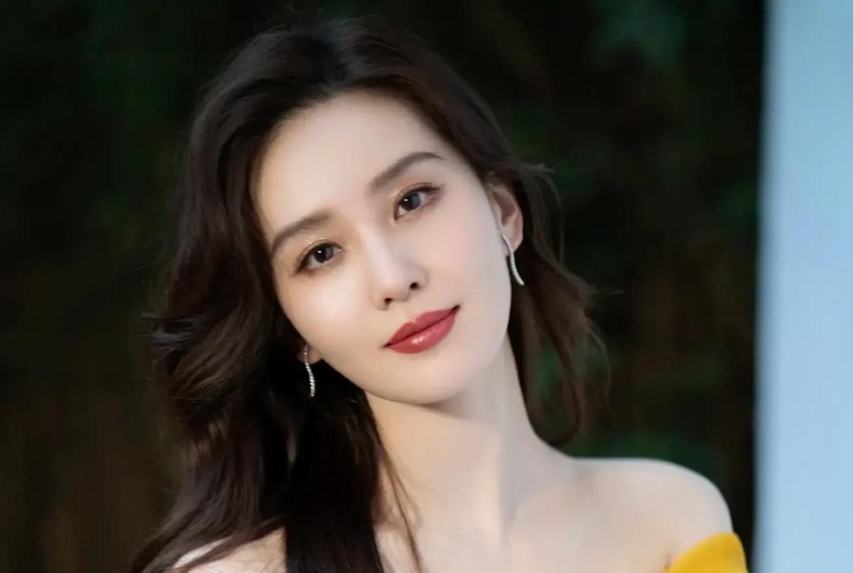 Luu Thi Thi dang mat dan vi the? hinh anh