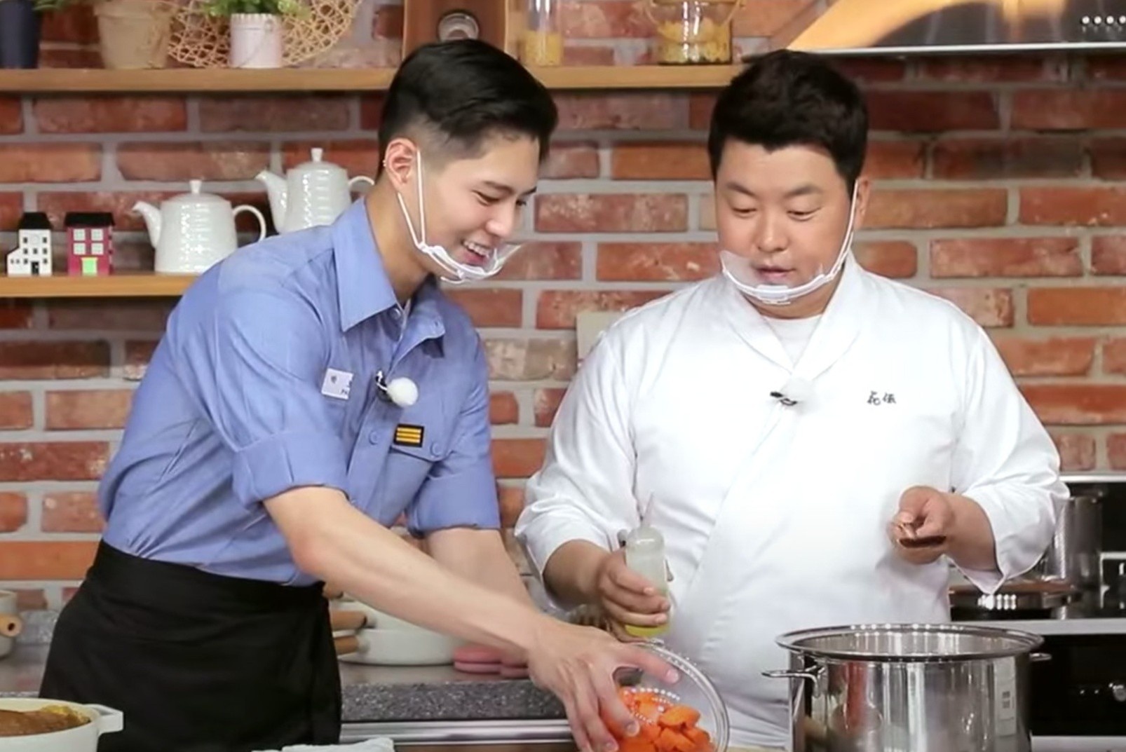 Park Bo Gum nau an phuc vu 600 binh si hinh anh