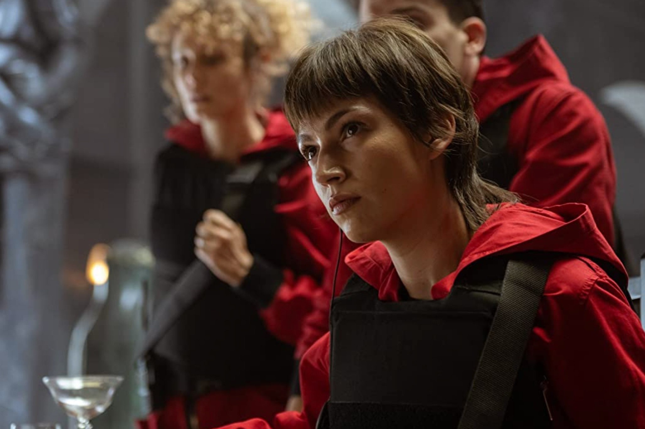 Cuoc chien sinh tu cua bang dang trong ‘Money Heist 5’ hinh anh