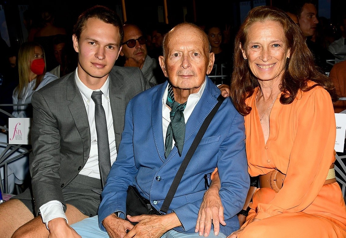 Ansel Elgort xuat hien sau be boi tan cong tinh duc hinh anh