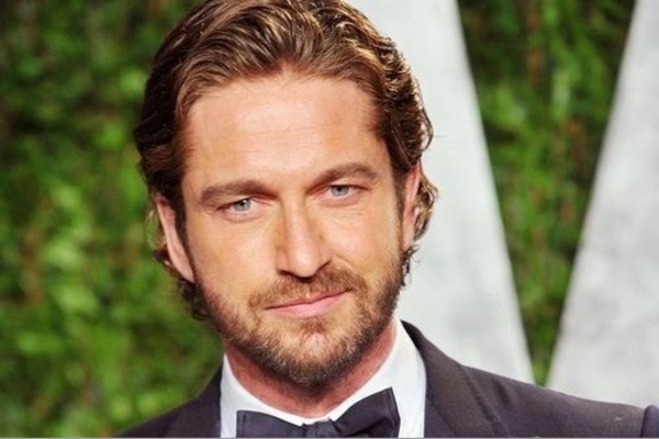 Gerard Butler khong xem phim cua Ryan Reynolds hinh anh
