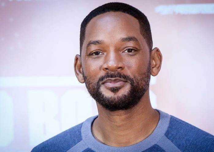 Will Smith tang tien va qua cho ban dien hinh anh