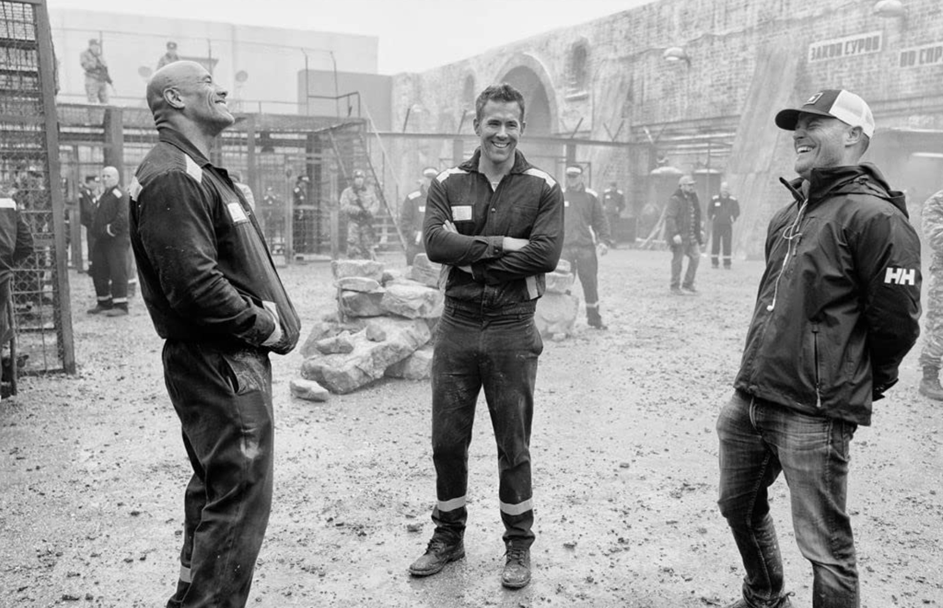 review Red Notice anh 5