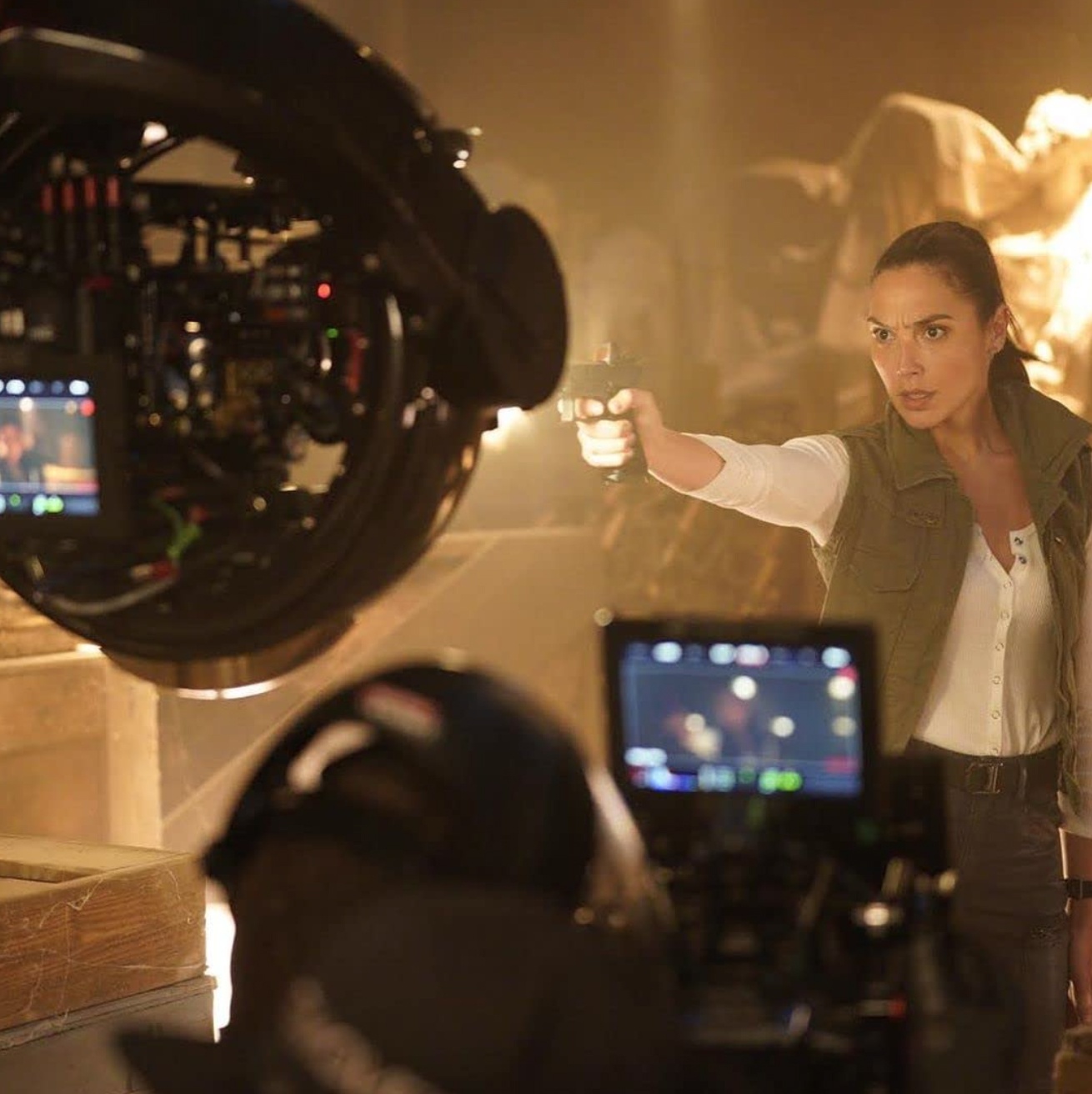 review Red Notice anh 7