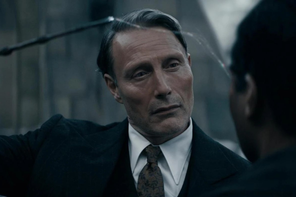 Grindelwald phat dong chien tranh trong ‘Fantastic Beasts 3’ hinh anh