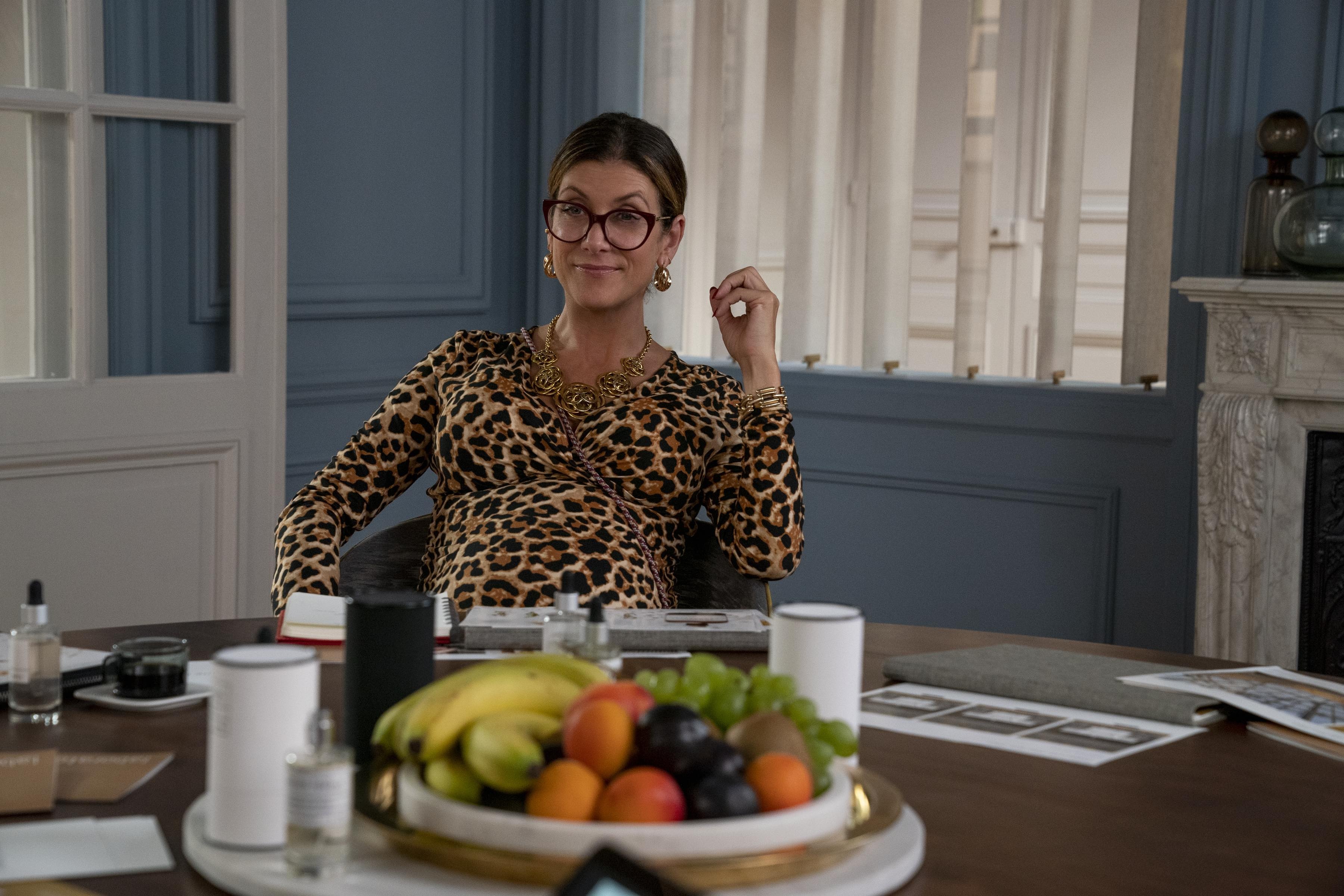 Emily in Paris 2 anh 1