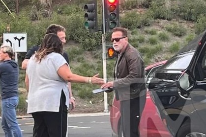 Arnold Schwarzenegger bi tai nan giao thong hinh anh