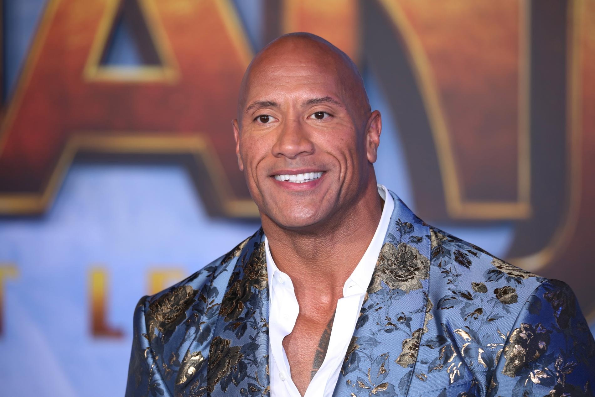 Chan thuong nhieu nam cua The Rock hinh anh