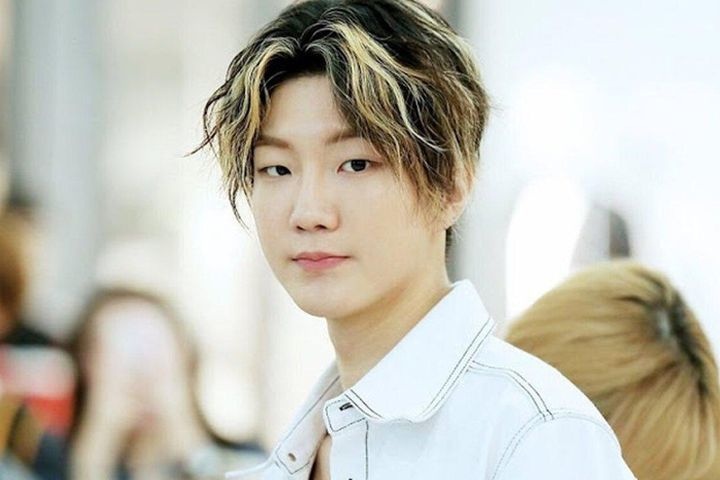 Lee Seung Hoon va Eric mac Covid-19 hinh anh
