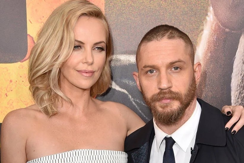 Xich mich giua Charlize Theron va Tom Hardy hinh anh
