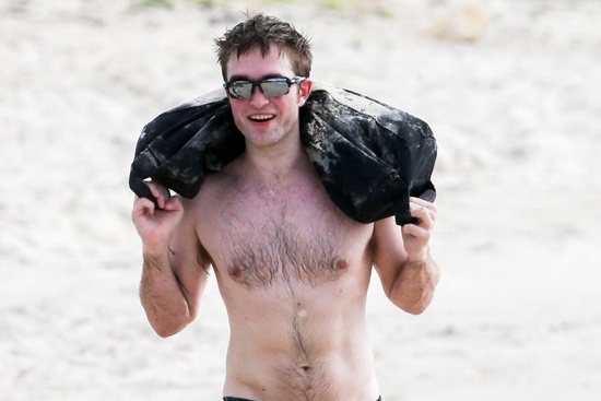 Dao dien Matt Reeves: 'Robert Pattinson la Nguoi Doi hoan hao nhat' hinh anh