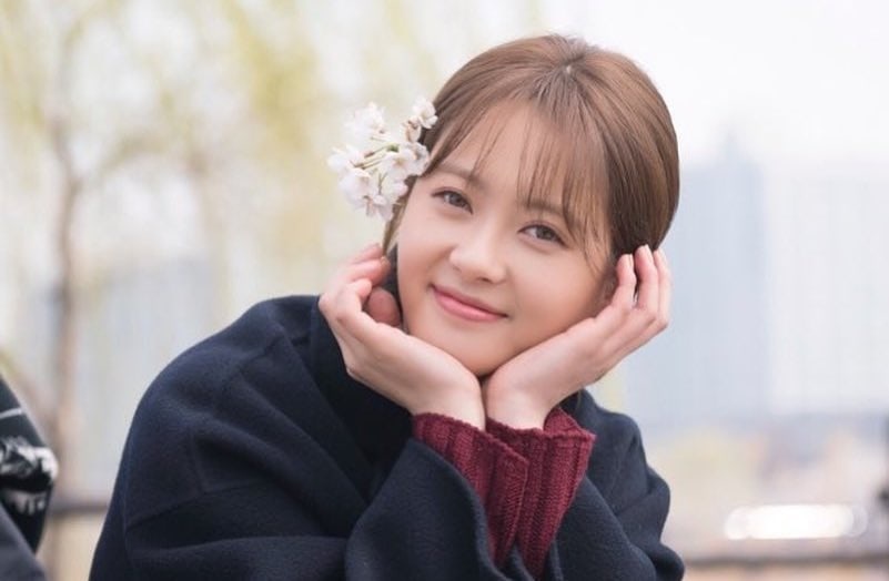 Go Ara bao tron rap phim de ung ho ban dien 'Reply 1994' hinh anh