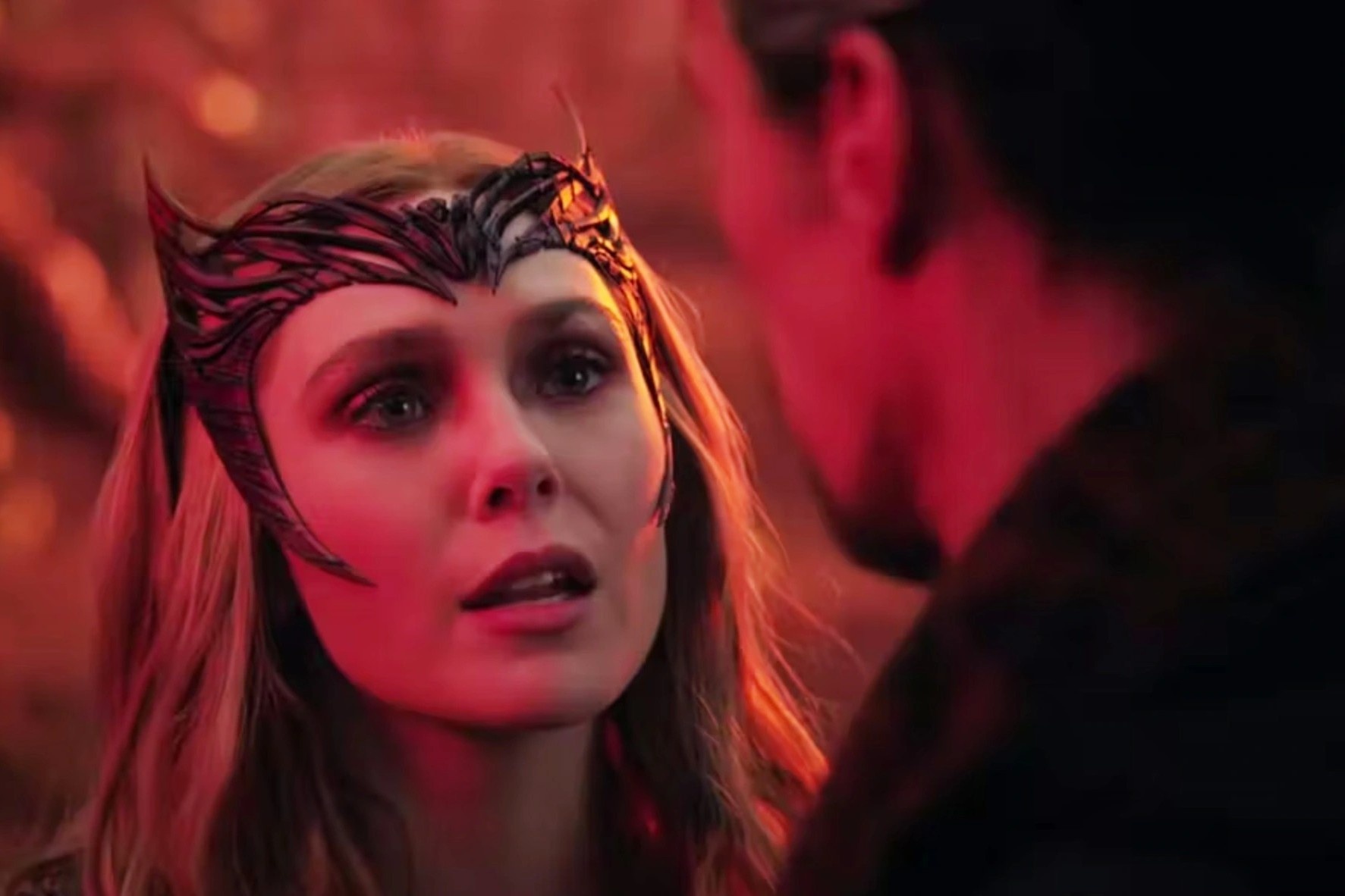 Doctor Strange va Scarlet Witch tro mat thanh thu? hinh anh