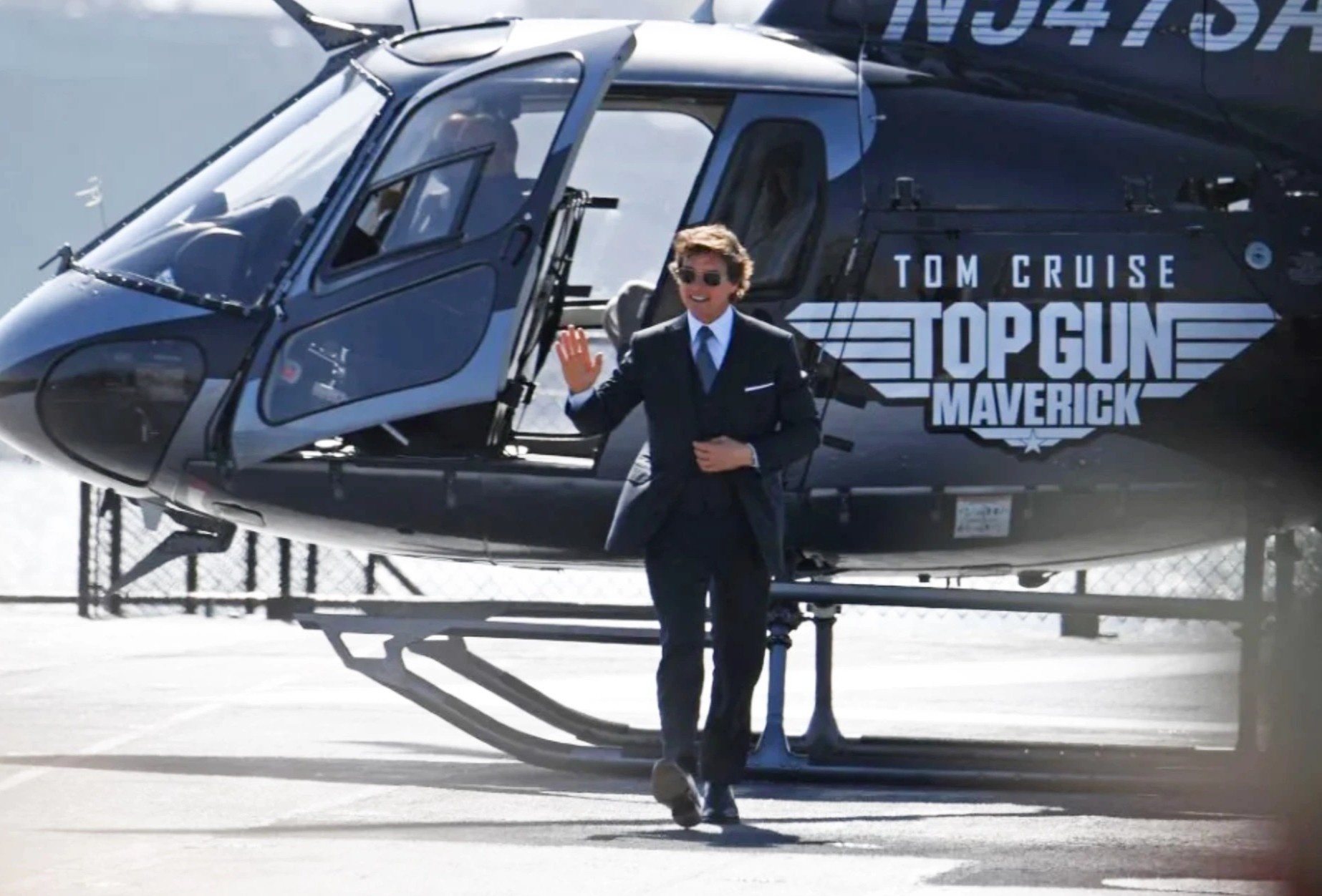 Tom Cruise di truc thang toi buoi cong chieu ‘Top Gun: Maverick’ hinh anh
