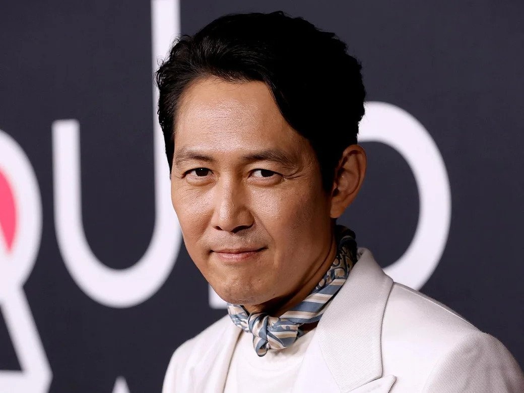 Lee Jung Jae gay tranh luan tai Cannes 2022 hinh anh