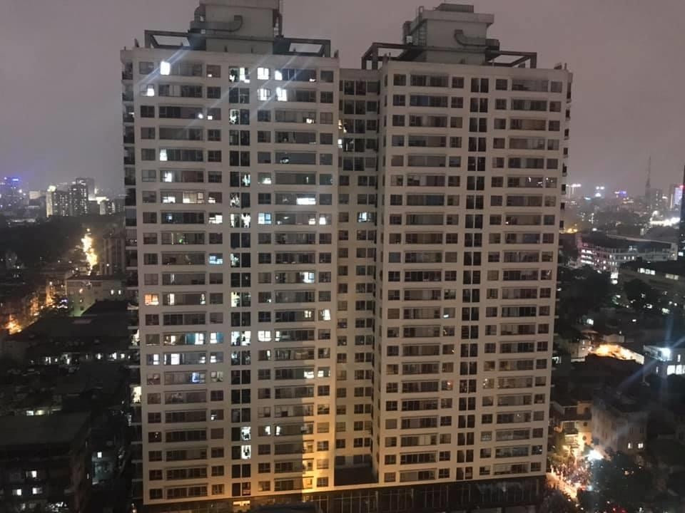 No tram bien ap o chung cu Capital Garden, dan bo chay tan loan hinh anh