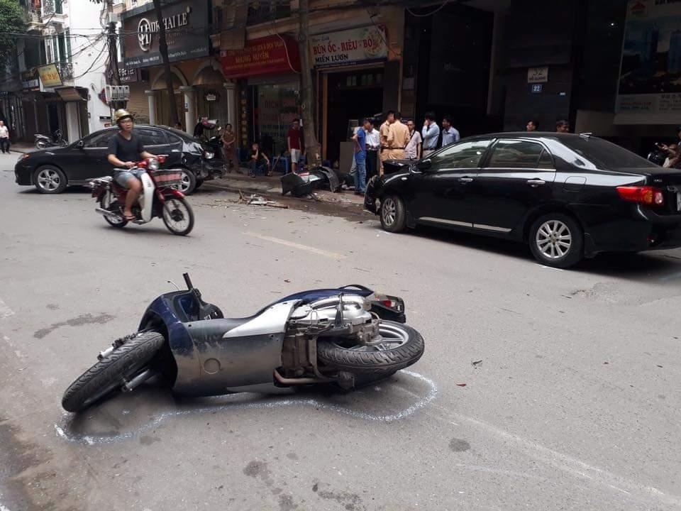 2 oto dam nhau khien 1 nguoi thuong nang anh 2