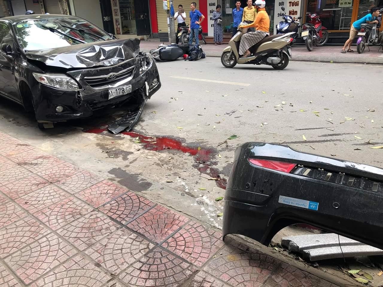 2 oto dam nhau khien 1 nguoi thuong nang anh 1