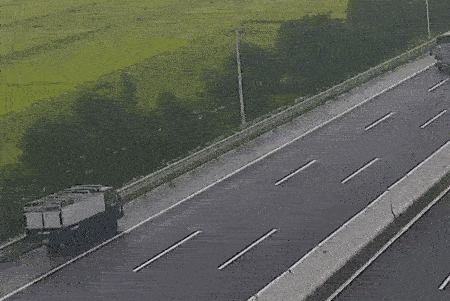 Xe tai phong nguoc chieu tren cao toc Ha Noi - Hai Phong hinh anh