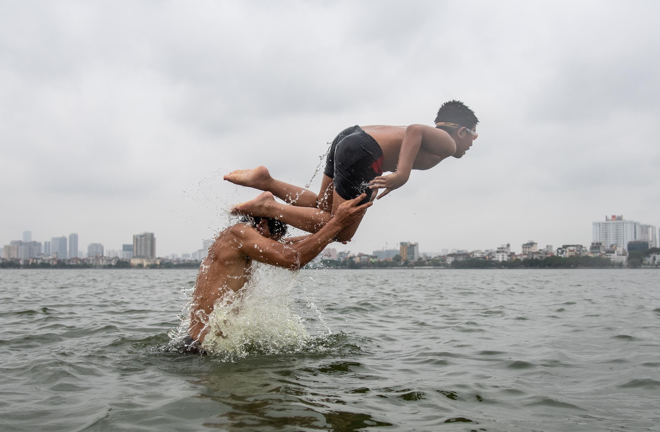 Nguoi dan giai nong tai Ho Tay anh 9