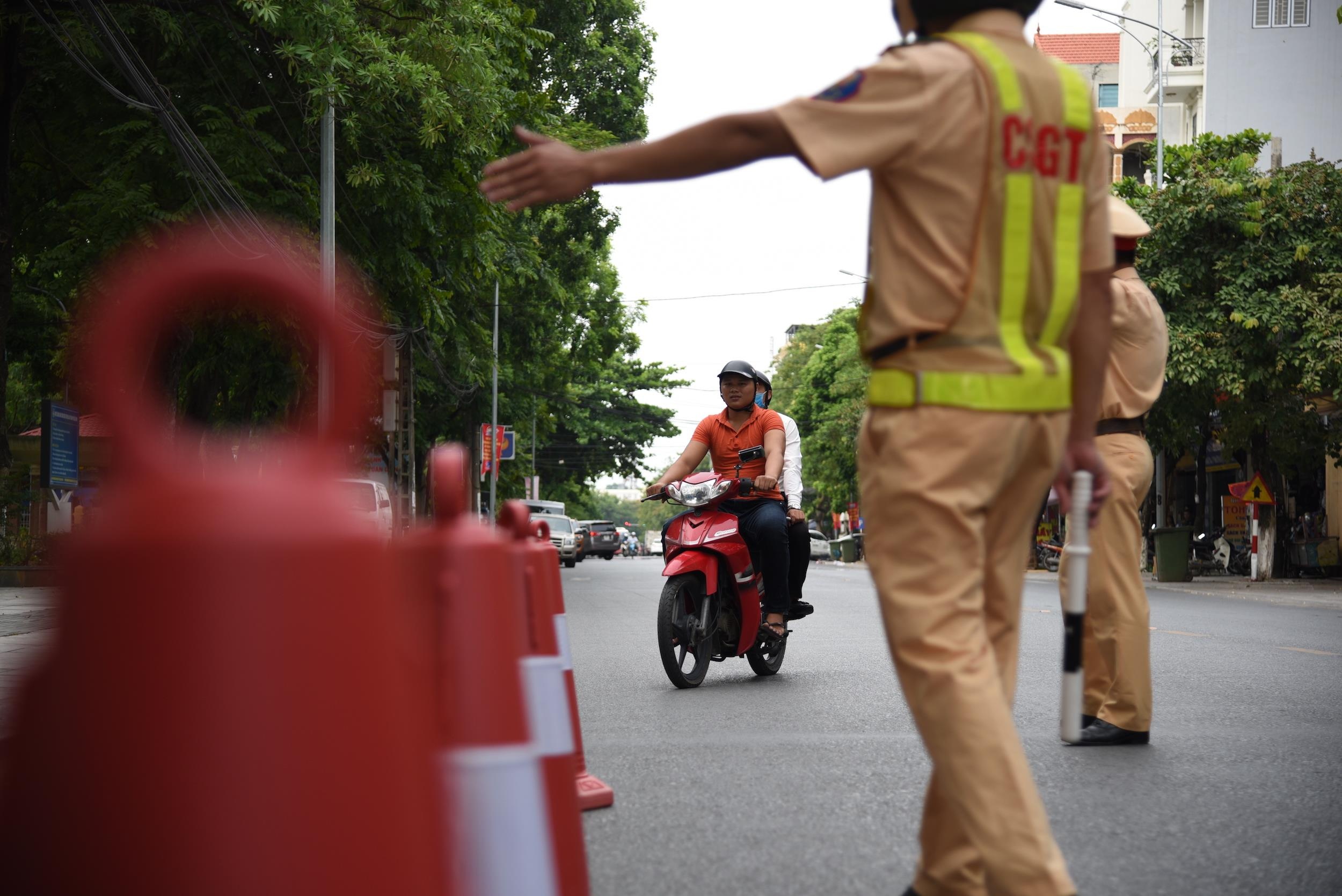 'Bao chot' tren Facebook, nhom thanh nien bi xu phat hinh anh