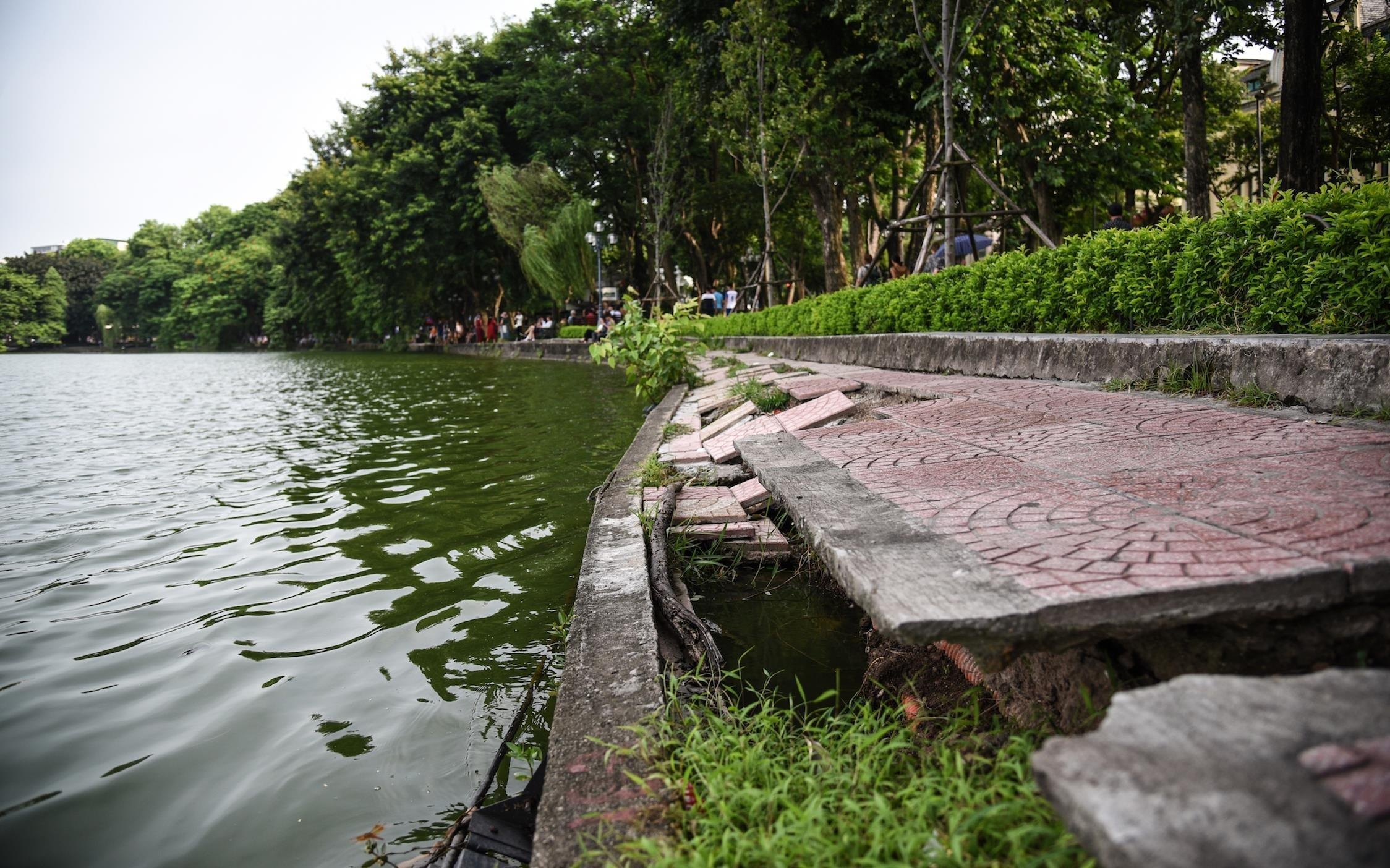 Khu vuc ven ho Guom xuong cap, cho sap hinh anh