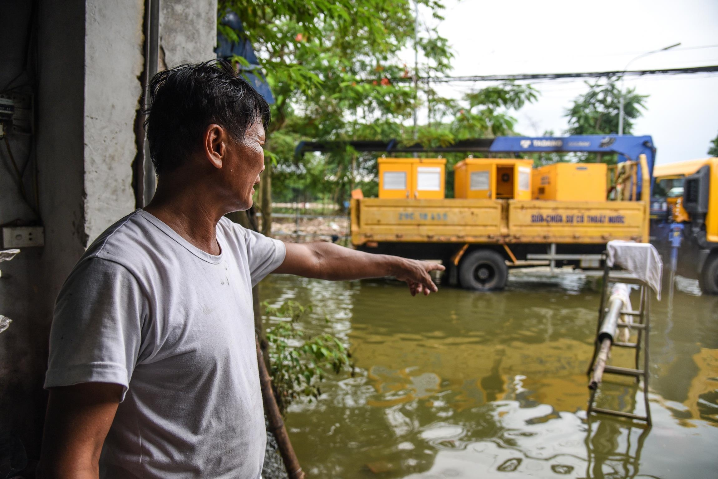 Con pho giua Ha Noi ngap ung nhieu ngay anh 3