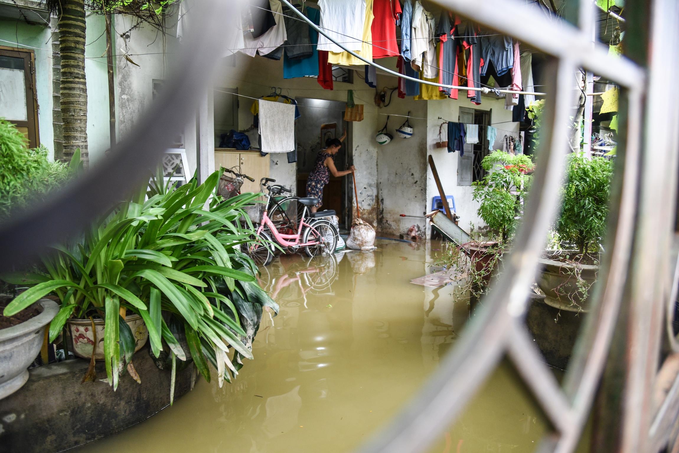 Con pho giua Ha Noi ngap ung nhieu ngay anh 6