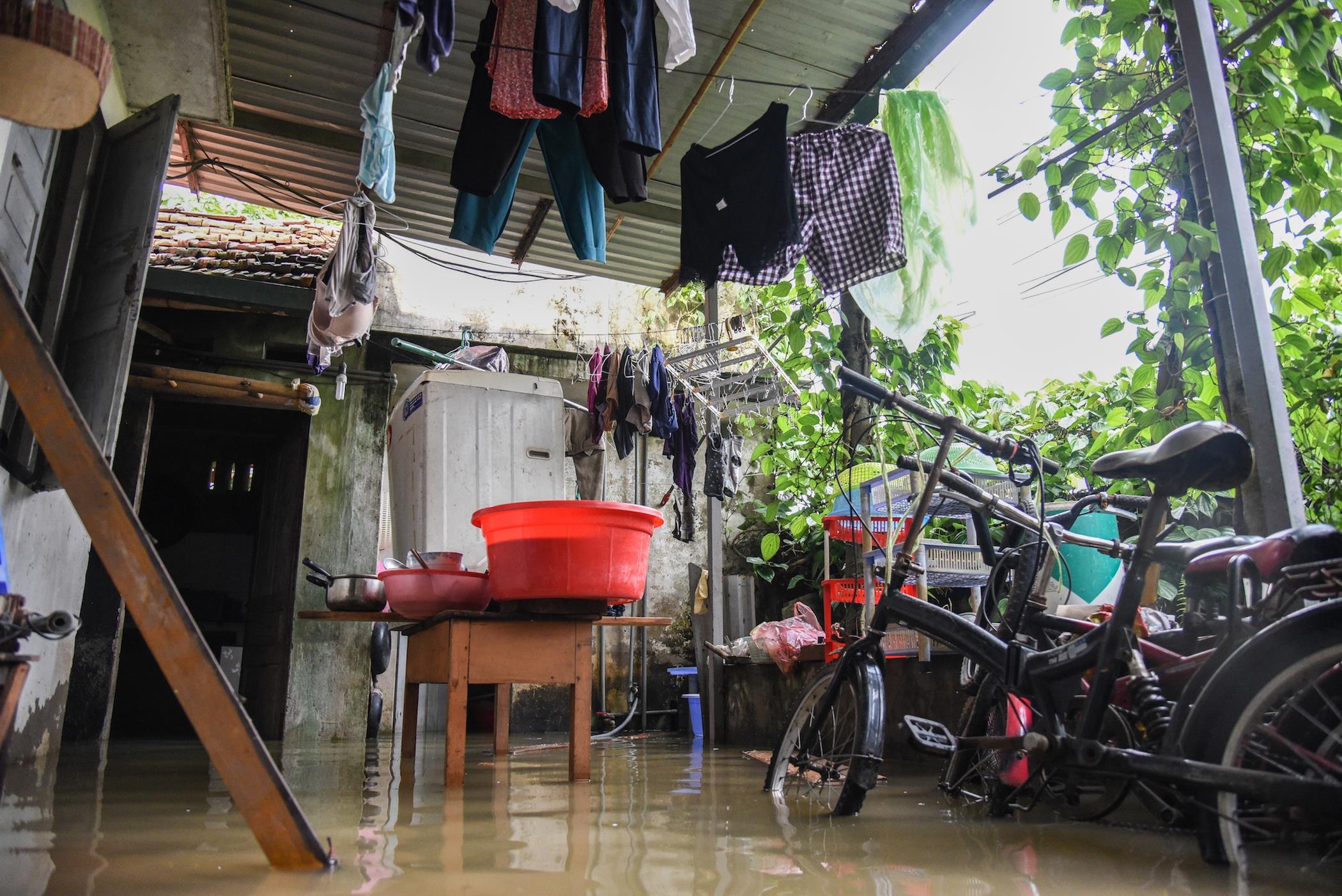 Con pho giua Ha Noi ngap ung nhieu ngay anh 7