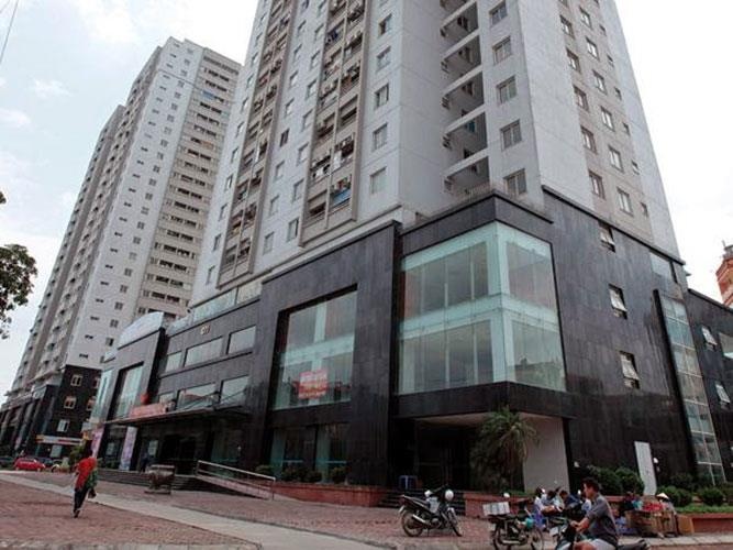 Nguoi phu nu roi tu tang 16 chung cu VOV Me Tri hinh anh