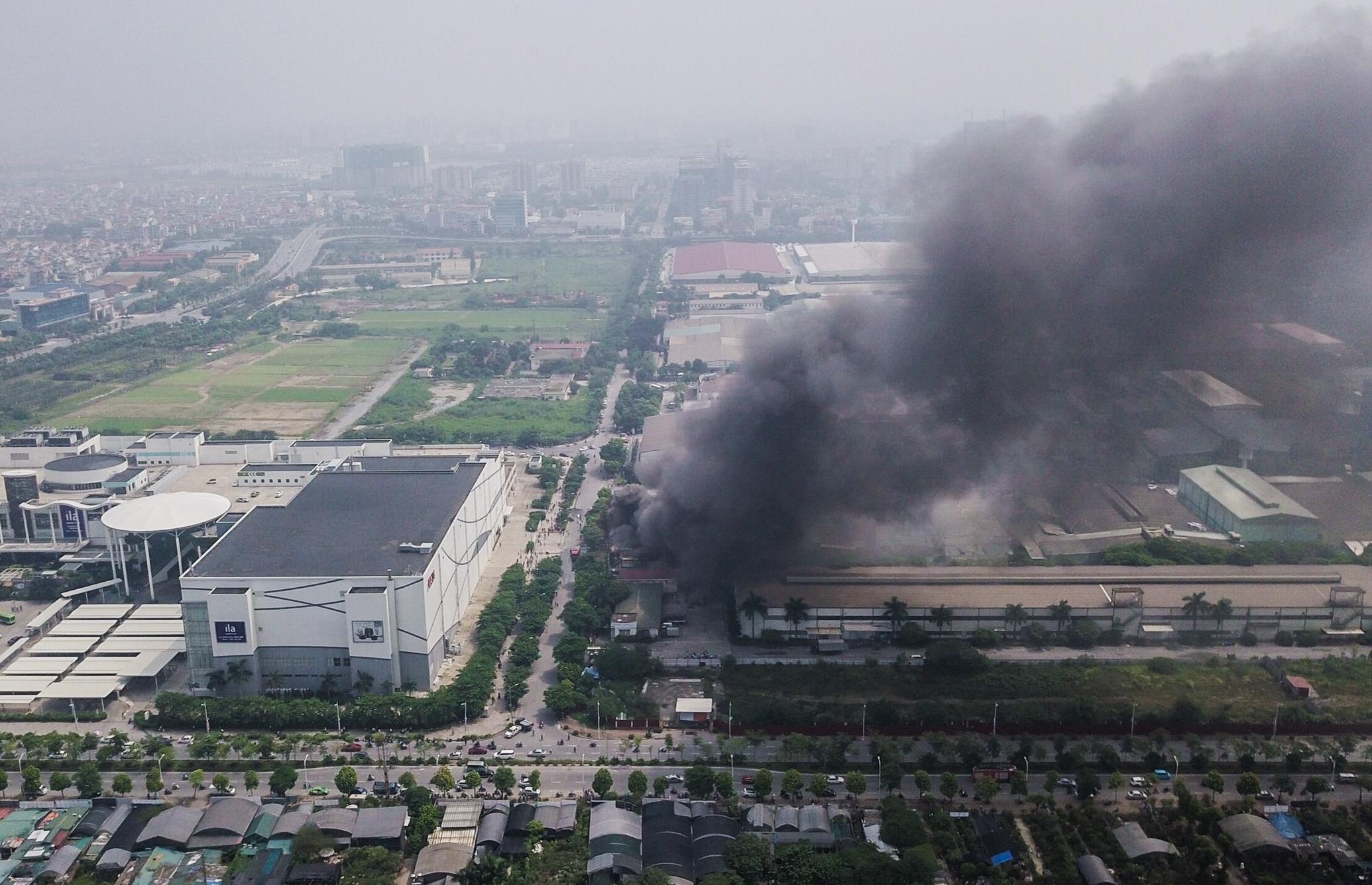 Chay lon sat Aeon Mall anh 2