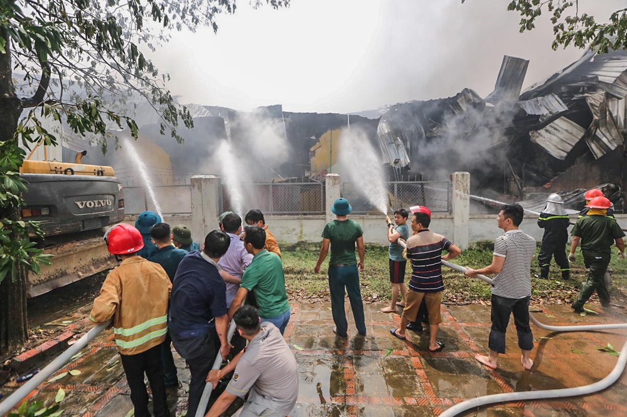 Chay lon sat Aeon Mall anh 3