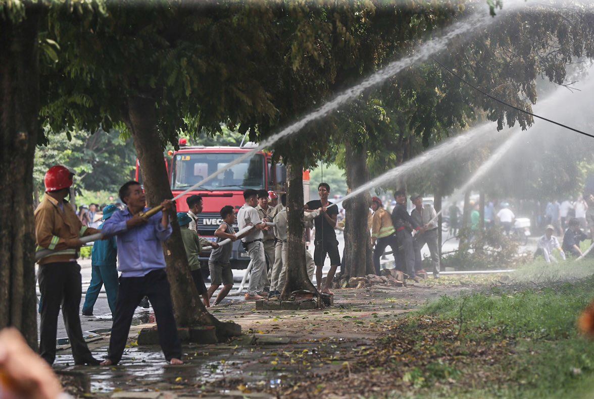 Chay lon sat Aeon Mall anh 5