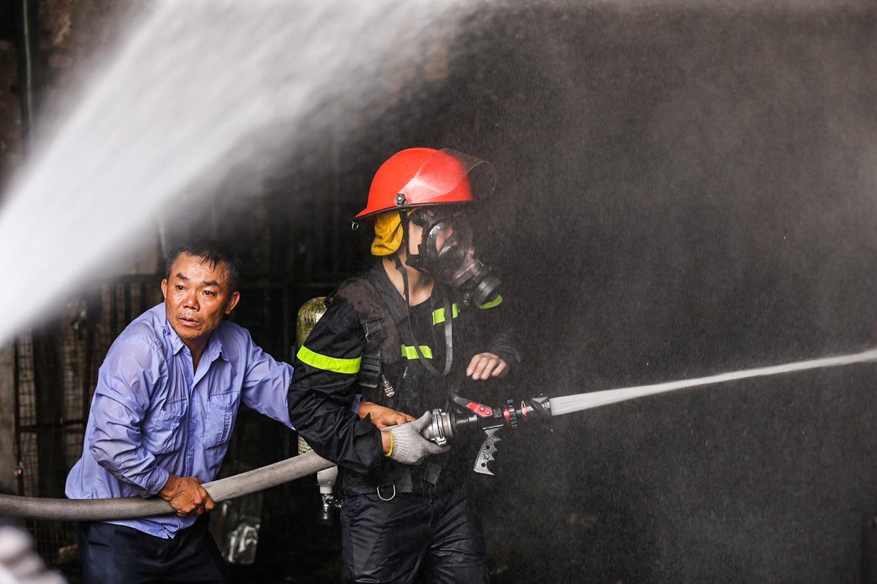 Chay lon sat Aeon Mall anh 8