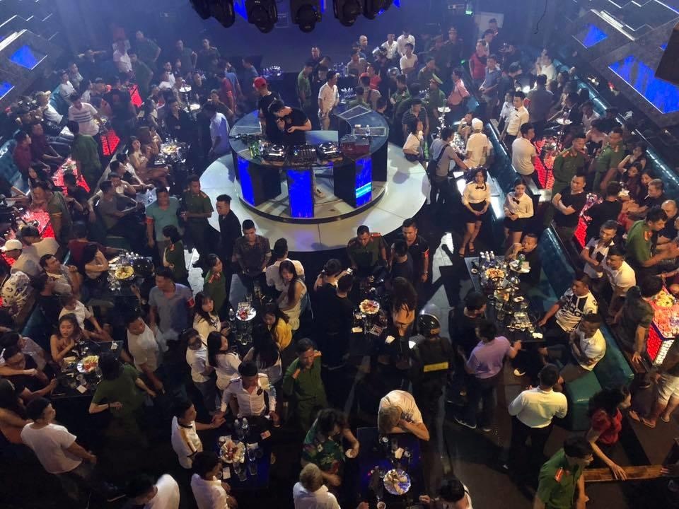 54 nguoi duong tinh voi ma tuy trong Hey Club hinh anh