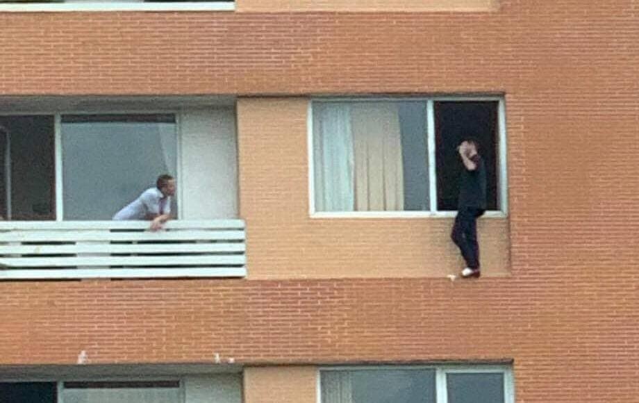 Giai cuu du khach Phap dinh nhay lau tu tu hinh anh