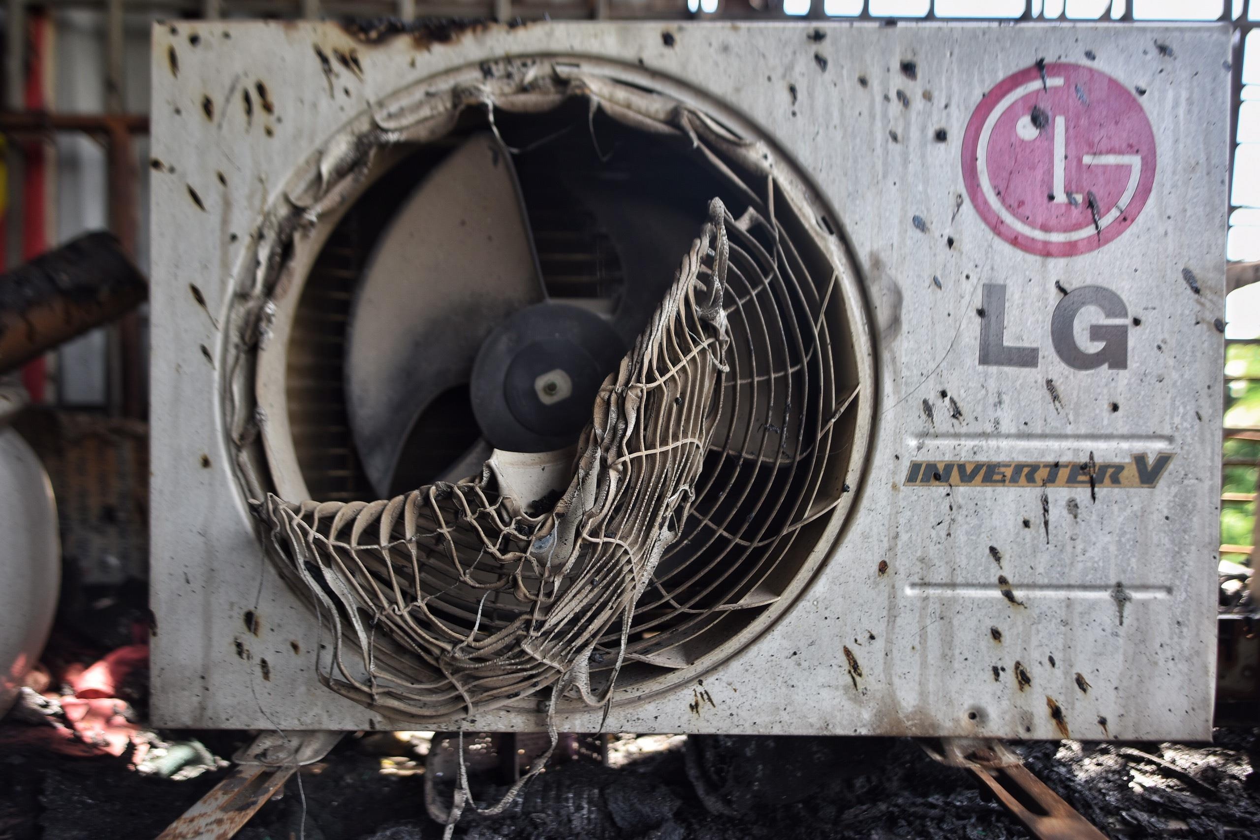 Do vat nong chay, nha nut ne quanh vu chay cong ty bong den hinh anh