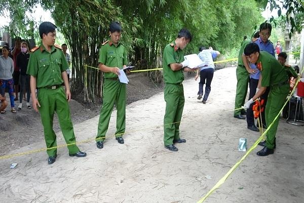 Con trai treu nguoi khac, bo bi dam chet hinh anh