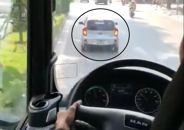 Truy tim oto Kia Morning can duong xe cuu hoa di chua chay hinh anh