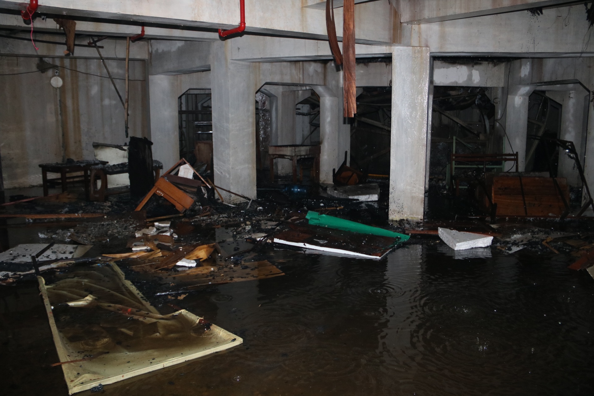 San khau show Quang Ha o Cung Viet Xo bi chay anh 9