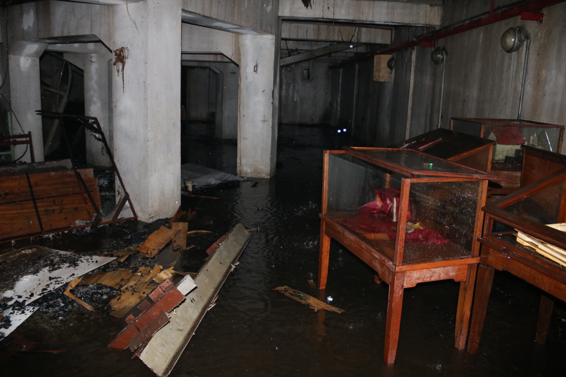 San khau show Quang Ha o Cung Viet Xo bi chay anh 8